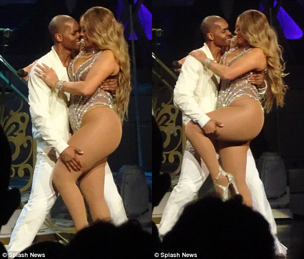 Đã béo lại thích mặc đồ gợi cảm, Mariah Carey khiến khán giả ngán ngẩm vì show diễn thảm họa - Ảnh 4.