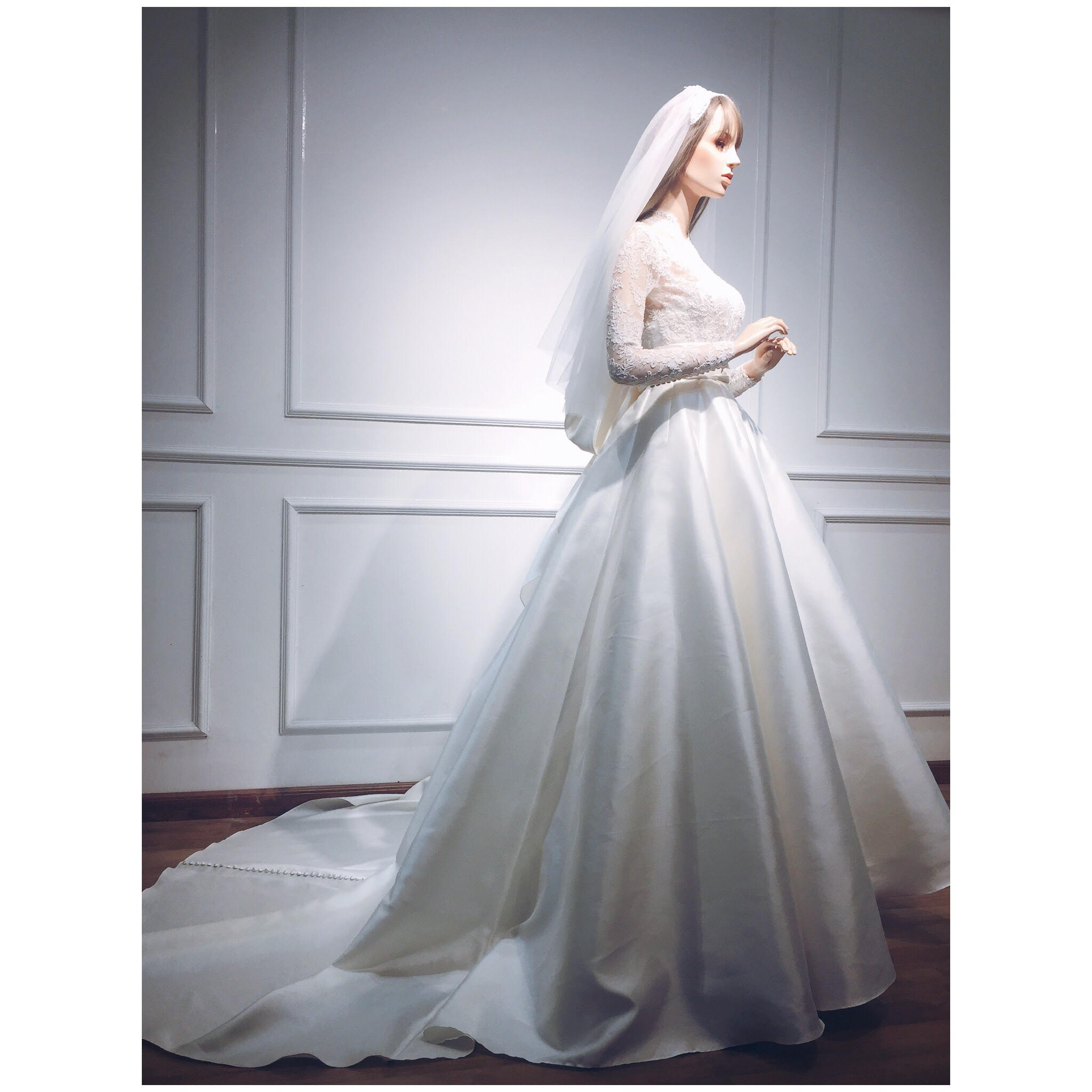 Tương xứng với thần tiên tỷ tỷ, váy cưới của Hoa hậu Đặng Thu Thảo đính cả ngàn viên pha lê! - Ảnh 6. Tương xứng với thần tiên tỷ tỷ, váy cưới của Hoa hậu Đặng Thu Thảo đính cả ngàn viên pha lê! - Ảnh 6.