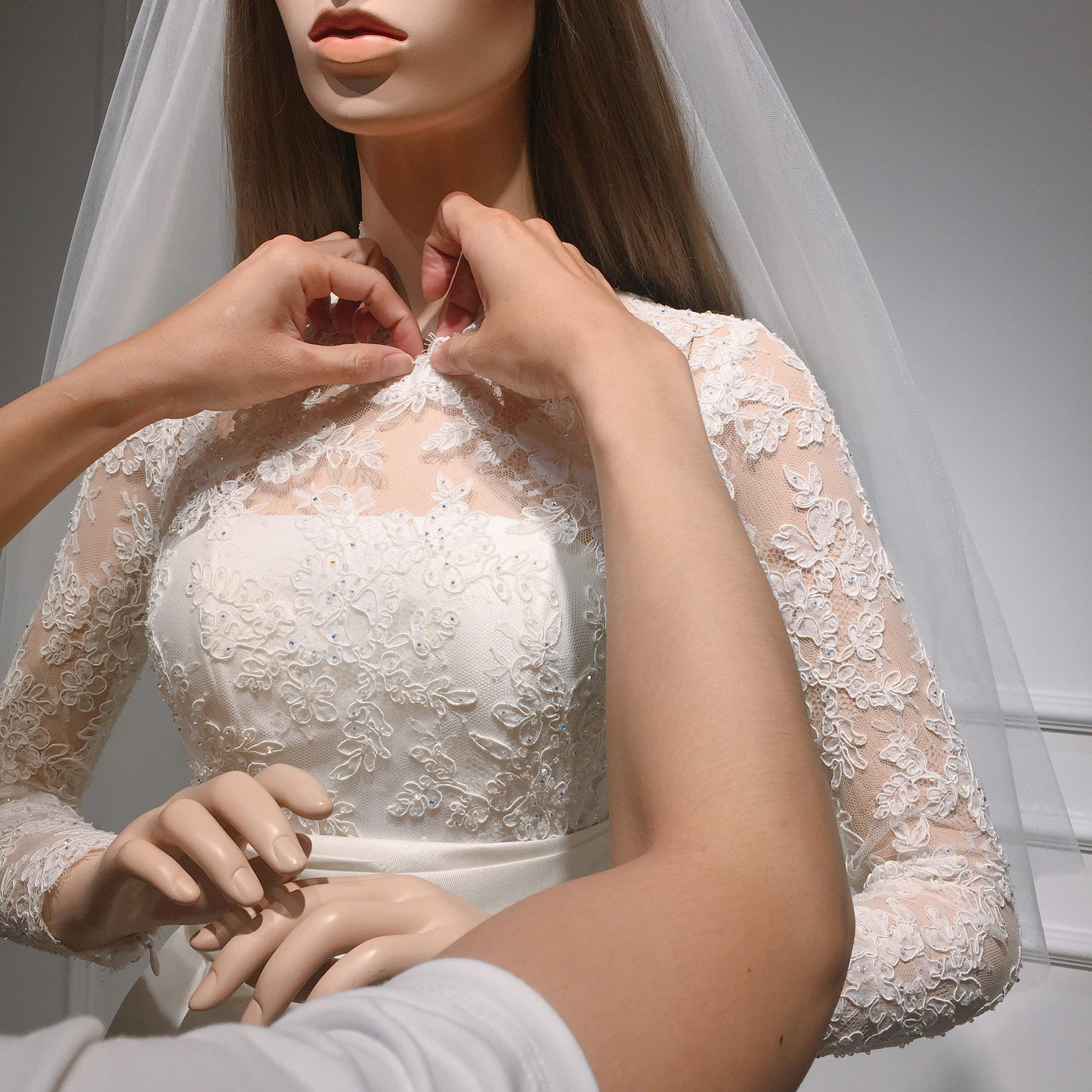 Tương xứng với thần tiên tỷ tỷ, váy cưới của Hoa hậu Đặng Thu Thảo đính cả ngàn viên pha lê! - Ảnh 7. Tương xứng với thần tiên tỷ tỷ, váy cưới của Hoa hậu Đặng Thu Thảo đính cả ngàn viên pha lê! - Ảnh 7.