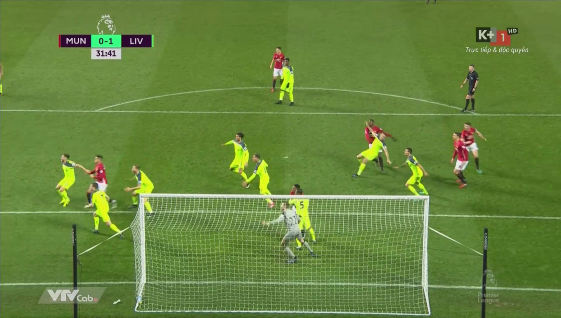 Trọng tài thiên vị Man Utd trong trận đại chiến Liverpool? - Ảnh 2. Trọng tài thiên vị Man Utd trong trận đại chiến Liverpool? - Ảnh 2.
