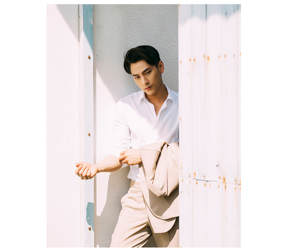 ISAAC - Từ chàng thanh niên đen nhẻm, gầy còm thành hoàng tử showbiz làm xiêu lòng biết bao cô gái - Ảnh 5. ISAAC - Từ chàng thanh niên đen nhẻm, gầy còm thành hoàng tử showbiz làm xiêu lòng biết bao cô gái - Ảnh 5.