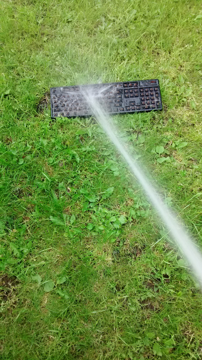 Cận cảnh quá trình dọn dẹp chiếc bàn phím 6 năm không tắm này sẽ khiến bạn nổi da gà - Ảnh 8. Cận cảnh quá trình dọn dẹp chiếc bàn phím 6 năm không tắm này sẽ khiến bạn nổi da gà - Ảnh 8.