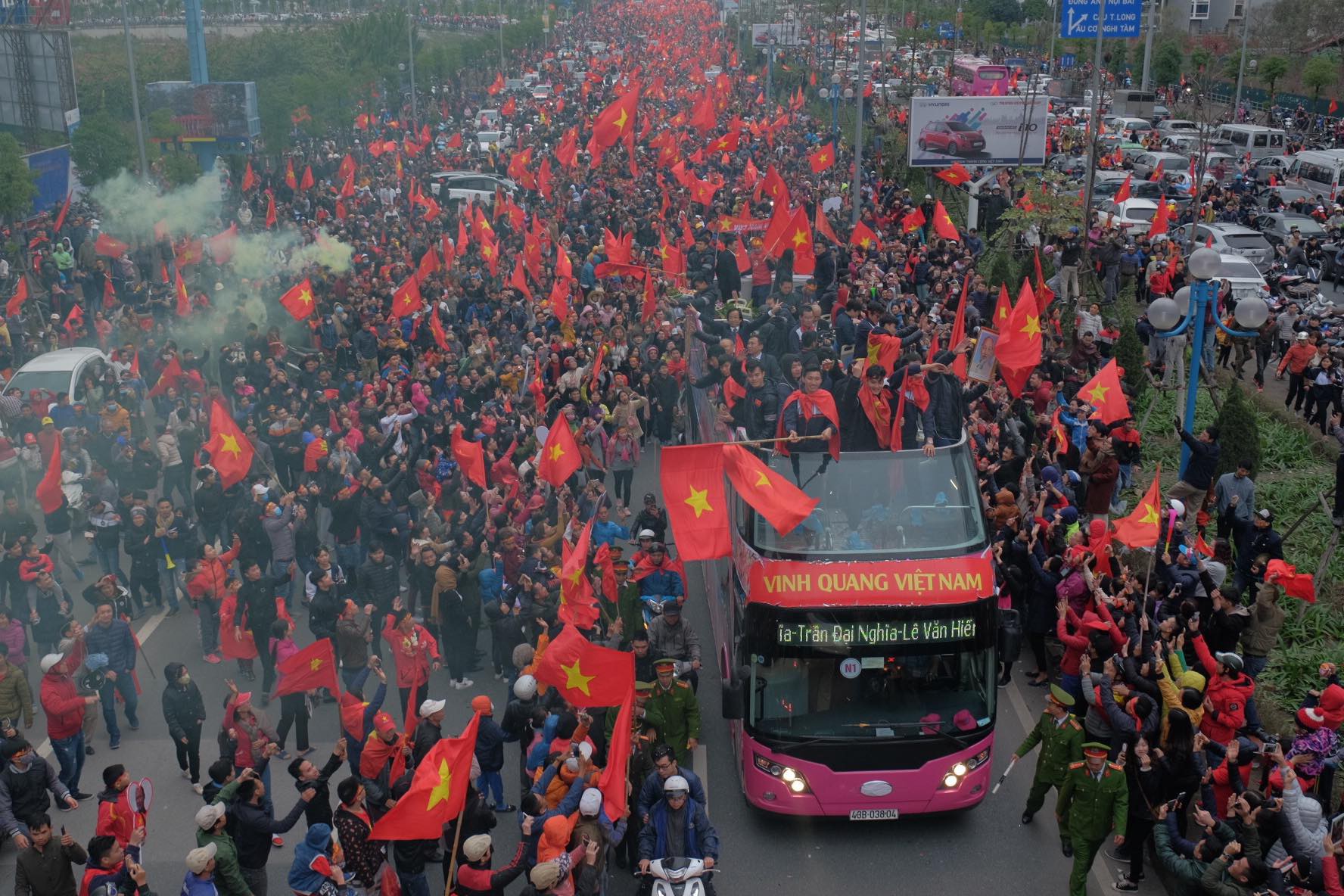 Những sự trùng hợp thú vị giữa màn đón người hùng 2 đội U23 Việt Nam và Uzbekistan về nước - Ảnh 10. Những sự trùng hợp thú vị giữa màn đón người hùng 2 đội U23 Việt Nam và Uzbekistan về nước - Ảnh 10.