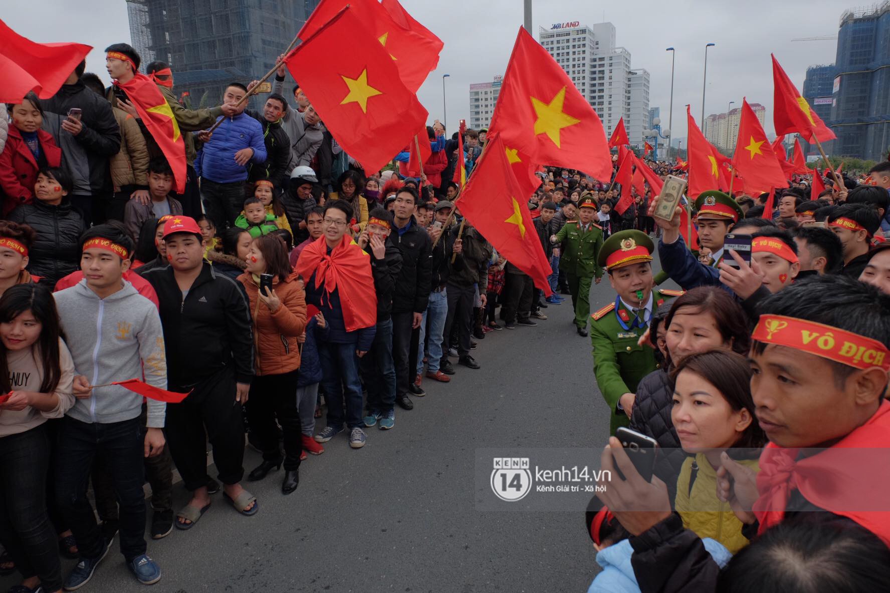 Những sự trùng hợp thú vị giữa màn đón người hùng 2 đội U23 Việt Nam và Uzbekistan về nước - Ảnh 8. Những sự trùng hợp thú vị giữa màn đón người hùng 2 đội U23 Việt Nam và Uzbekistan về nước - Ảnh 8.