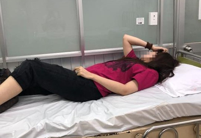 Người phụ nữ tố bệnh viện thẩm mỹ ở TP.HCM làm hỏng ngực chị gái nhưng phủi bỏ trách nhiệm - Ảnh 4. Người phụ nữ tố bệnh viện thẩm mỹ ở TP.HCM làm hỏng ngực chị gái nhưng phủi bỏ trách nhiệm - Ảnh 4.