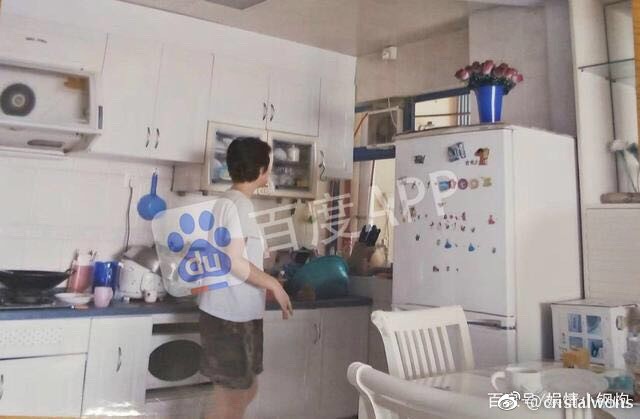 Tiết lộ hình ảnh căn nhà 20m2 lộn xộn, chất đống đồ đạc của Lam Khiết Anh trước khi qua đời - Ảnh 1. Ngôi nhà lộn xộn, chất đống đồ đạc của ngọc nữ Lam Khiết Anh trước khi qua đời