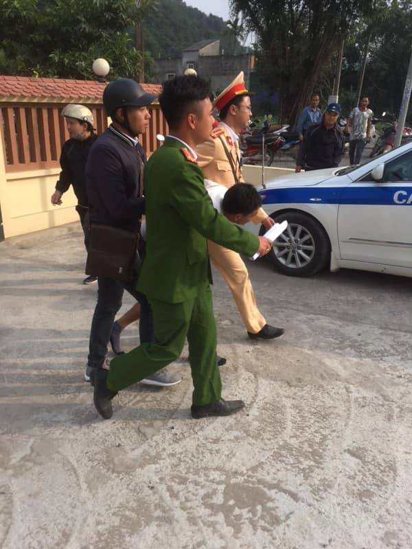 Hà Nội: Giả vờ vào nhà cô giáo xin nước rồi dùng dao khống chế cướp dây chuyền - Ảnh 2. Hà Nội: Giả vờ vào nhà cô giáo xin nước rồi dùng dao khống chế cướp dây chuyền - Ảnh 2.