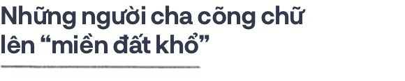 Những người cha cõng chữ lên “miền đất khổ” - Ảnh 4.