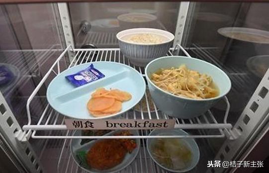 Cuộc sống sinh hoạt của Tưởng Kình Phu sau khi bị bắt: Phòng giam gần 5m vuông, 1 tuần chỉ được tắm 2 lần - Ảnh 6. Cuộc sống sinh hoạt của Tưởng Kình Phu sau khi bị bắt: Phòng giam gần 5m vuông, 1 tuần chỉ được tắm 2 lần - Ảnh 6.