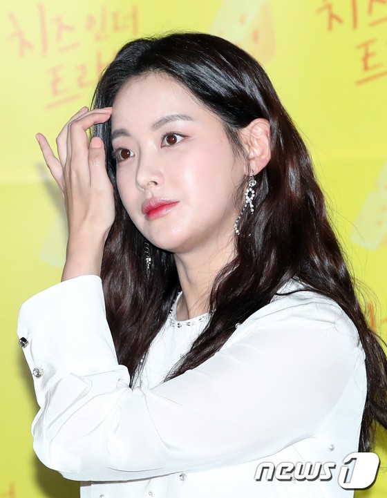 Dara đẹp xuất sắc nhưng mọi sự chú ý lại đổ dồn về đôi môi sưng vều của nàng Tam Tạng - Ảnh 10. Dara đẹp xuất sắc nhưng mọi sự chú ý lại đổ dồn về đôi môi sưng vều của nàng Tam Tạng - Ảnh 10.