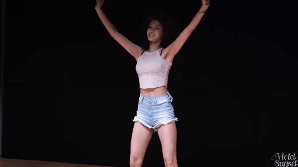 Nữ thần Seolhyun bung lụa: Mặt xinh, dáng đẹp lại còn nhảy sexy - Ảnh 3. Nữ thần Seolhyun bung lụa: Mặt xinh, dáng đẹp lại còn nhảy sexy - Ảnh 3.