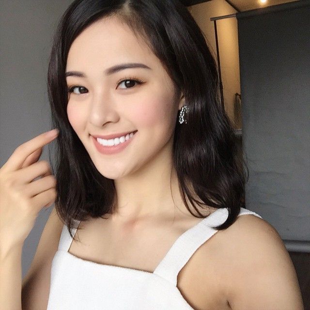 Chán tóc đen hiền dịu, Hạ Vi diện hẳn tóc vàng chóe và trang điểm đậm nhìn chẳng thể nhận ra - Ảnh 11. Chán tóc đen hiền dịu, Hạ Vi diện hẳn tóc vàng chóe và trang điểm đậm nhìn chẳng thể nhận ra - Ảnh 11.