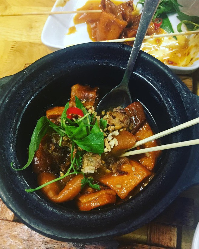 Sài Gòn có vô vàn kiểu phá lấu độc lạ, hết nước dùng trắng đục như sữa rồi lại đem đi xào - Ảnh 4. Sài Gòn có vô vàn kiểu phá lấu độc lạ, hết nước dùng trắng đục như sữa rồi lại đem đi xào - Ảnh 4.