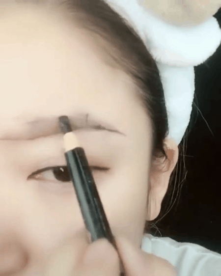 Hàng lông mày “đẹp mĩ mãn” không còn là niềm ao ước nếu bạn biết đến 2 cách tô vẽ với toàn đồ đơn giản này - Ảnh 7. Hàng lông mày “đẹp mĩ mãn” không còn là niềm ao ước nếu bạn biết đến 2 cách tô vẽ với toàn đồ đơn giản này - Ảnh 7.
