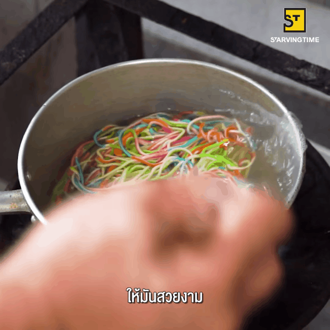 Còn gì bằng được thưởng thức một tô mì ramen vừa ngon lành vừa sặc sỡ như thế này nhỉ? - Ảnh 4. Còn gì bằng được thưởng thức một tô mì ramen vừa ngon lành vừa sặc sỡ như thế này nhỉ? - Ảnh 4.