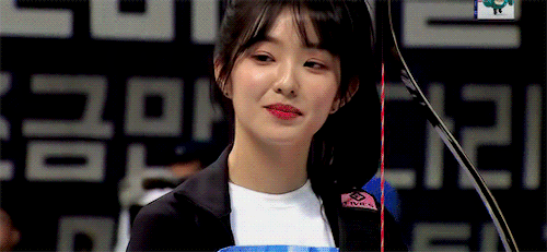Irene (Red Velvet) & Tzuyu (TWICE) cùng thi bắn cung: Ai tỏa sáng hơn? - Ảnh 9. Irene (Red Velvet) & Tzuyu (TWICE) cùng thi bắn cung: Ai tỏa sáng hơn? - Ảnh 9.