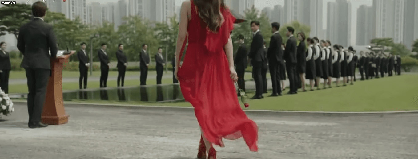 6 phân cảnh đắt giá của Im Soo Hyang trong Graceful Family: Nhìn chị vào tù gọi gà rán ăn như đúng rồi ai cũng sợ - Ảnh 11. 6 phân cảnh đắt giá của Im Soo Hyang trong Graceful Family: Nhìn chị vào tù gọi gà rán ăn như đúng rồi ai cũng sợ - Ảnh 11.