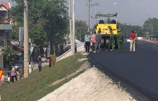 Hà Nội: Kinh hoàng người đàn ông bị xe Lu cán tử vong - Ảnh 1.