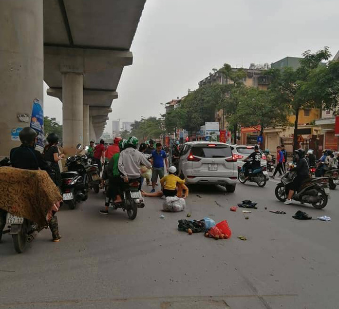 Hà Nội: Xe ô tô “điên” gây tai nạn liên hoàn khiến nhiều người nhập viện - Ảnh 1.