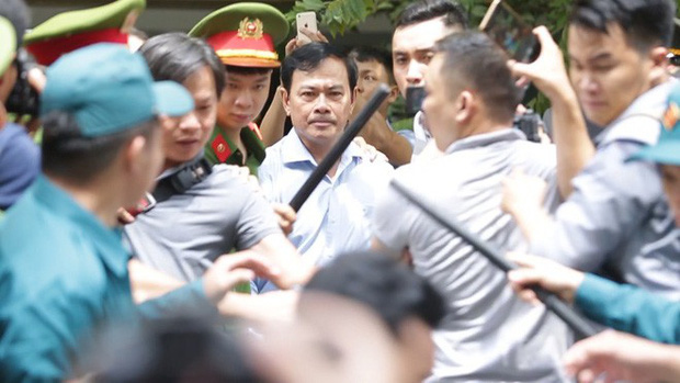 Ngày mai xét xử phúc thẩm vụ Nguyễn Hữu Linh dâm ô bé gái - Ảnh 1.