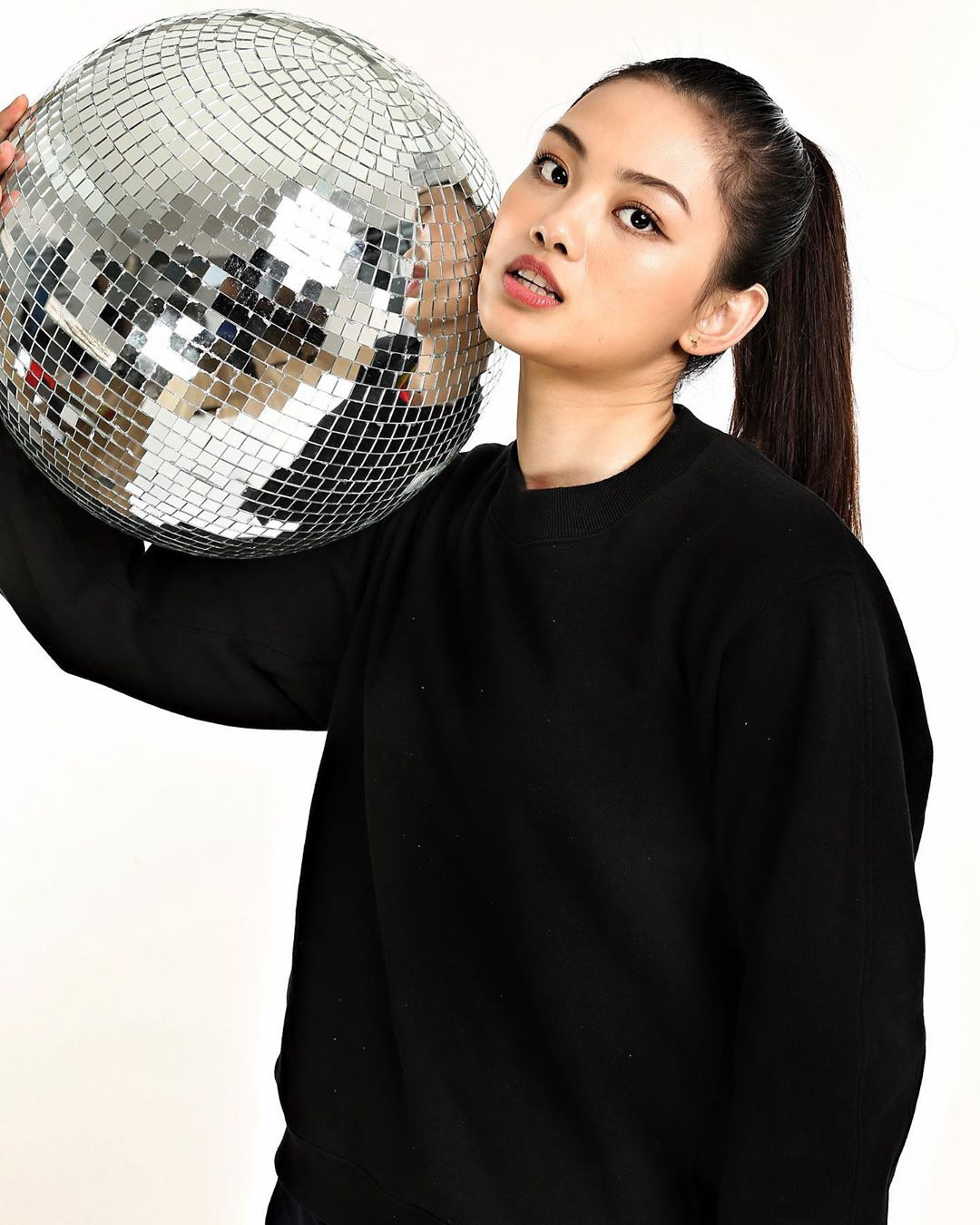 Danh tính 3 gái xinh hiếm hoi được hot boy U22 Huỳnh Tấn Sinh follow trên Instagram Hẳn phải