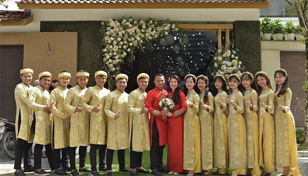 Tết Kỷ Hợi: Hội cầu thủ Việt cực đẹp trong áo dài cách tân - Ảnh 10. Tết Kỷ Hợi: Hội cầu thủ Việt cực đẹp trong áo dài cách tân - Ảnh 10.