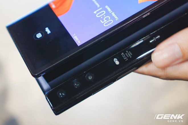 Huawei Mate X đầu tiên về Việt Nam: Soi gương cực nhanh, có chỗ giấu tiền và giá thì có 60 triệu - Ảnh 10.
