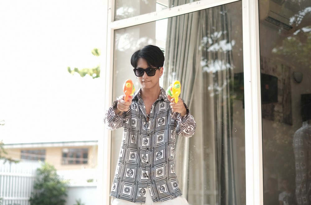 Hot Boy Ng I Y L Ai N M Tay K U C C T Nh C M Trong T P C Bi T