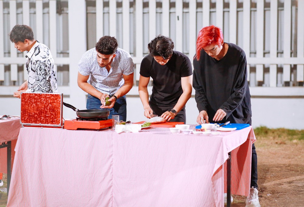 Hot Boy Ng I Y L Ai N M Tay K U C C T Nh C M Trong T P C Bi T