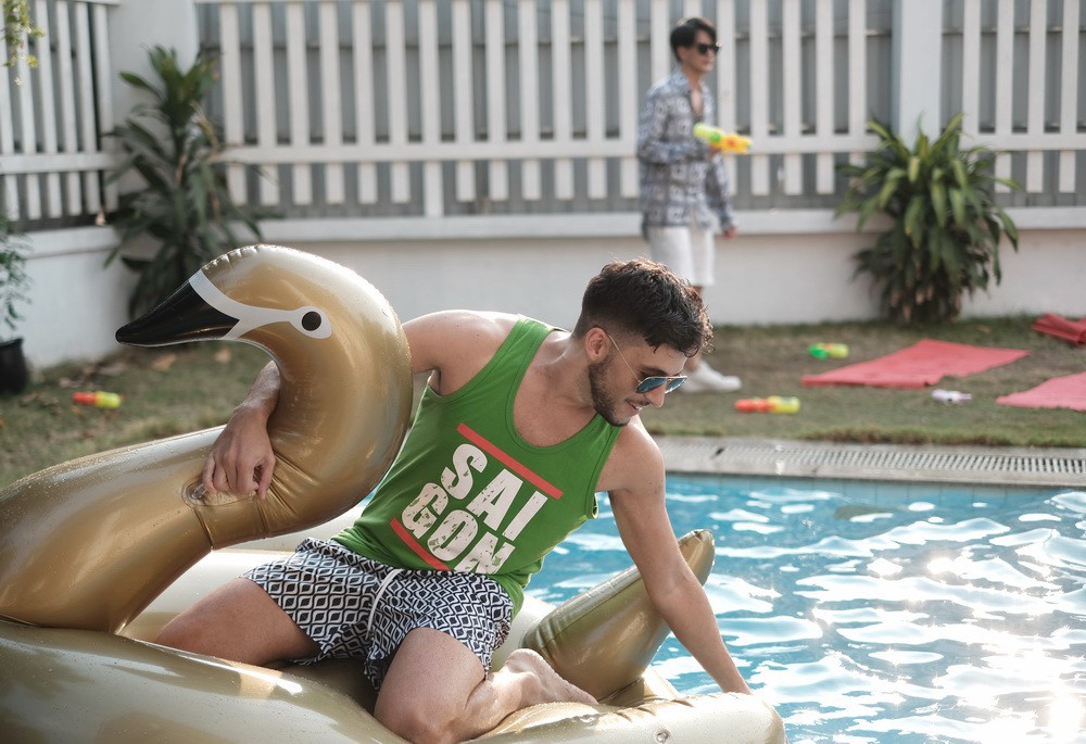 Hot Boy Ng I Y L Ai N M Tay K U C C T Nh C M Trong T P C Bi T