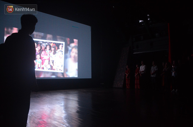 Đêm diễn ủng hộ gia đình nữ nhân viên nhà hát Kịch Việt Nam: 200 khán giả đeo logo trước ngực, rơi nước mắt nhìn lại những hình ảnh của chị Yến - Ảnh 8.