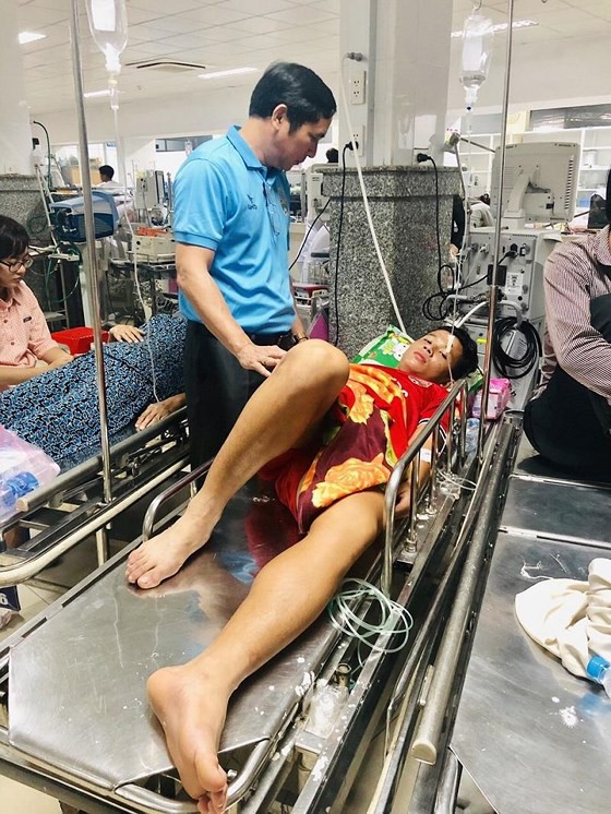 Cầu thủ U22 Việt Nam bị lõm xương đầu sau va chạm rợn người tại V.League - Ảnh 1.