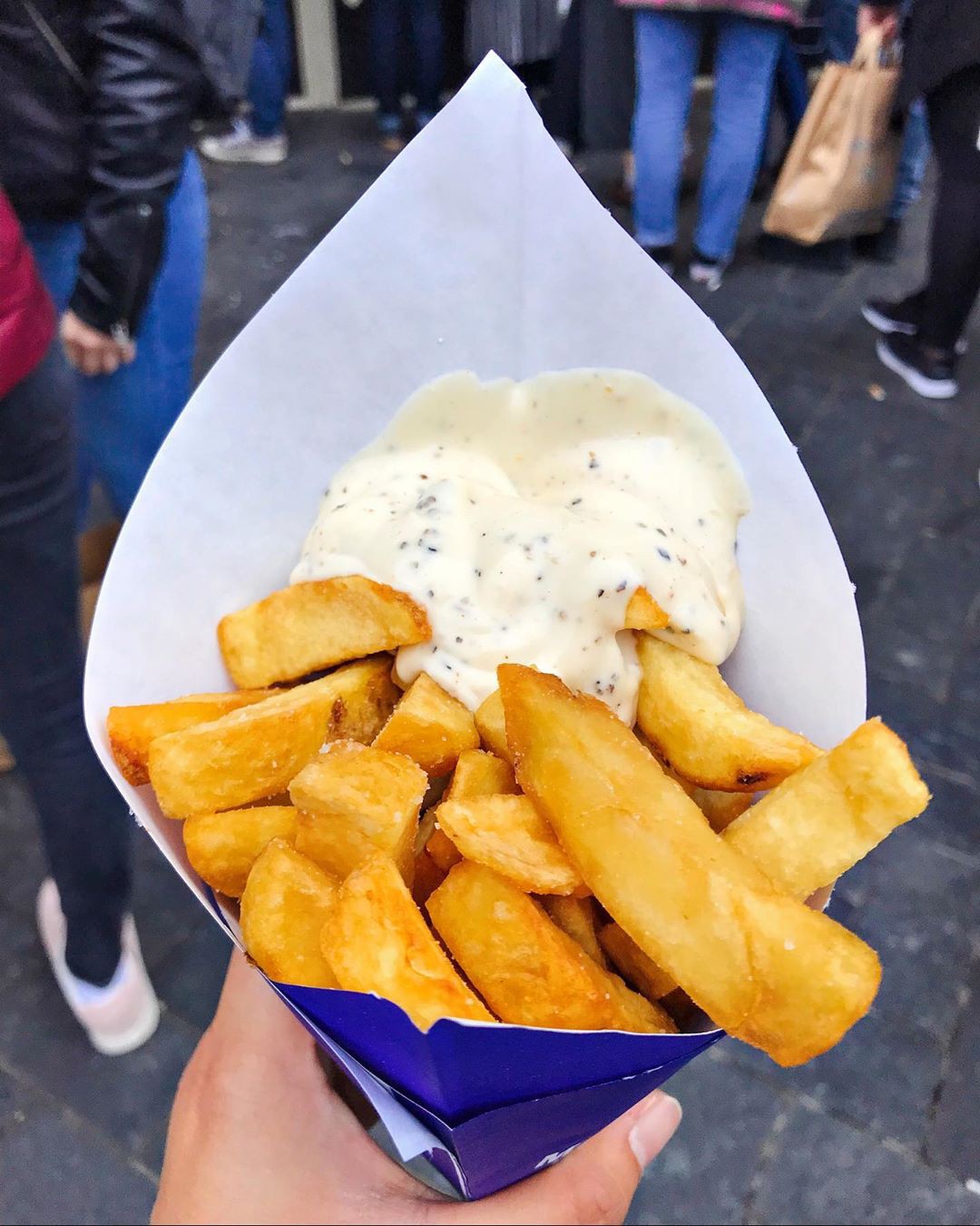 “Chịu thương chịu khó” như Minh Hằng: Lặn lội sang Amsterdam để… ăn và ăn, xếp hàng dài cả trăm người cũng đợi bằng được! - Ảnh 10. “Chịu thương chịu khó” như Minh Hằng: Lặn lội sang Amsterdam để… ăn và ăn, xếp hàng dài cả trăm người cũng đợi bằng được! - Ảnh 10.