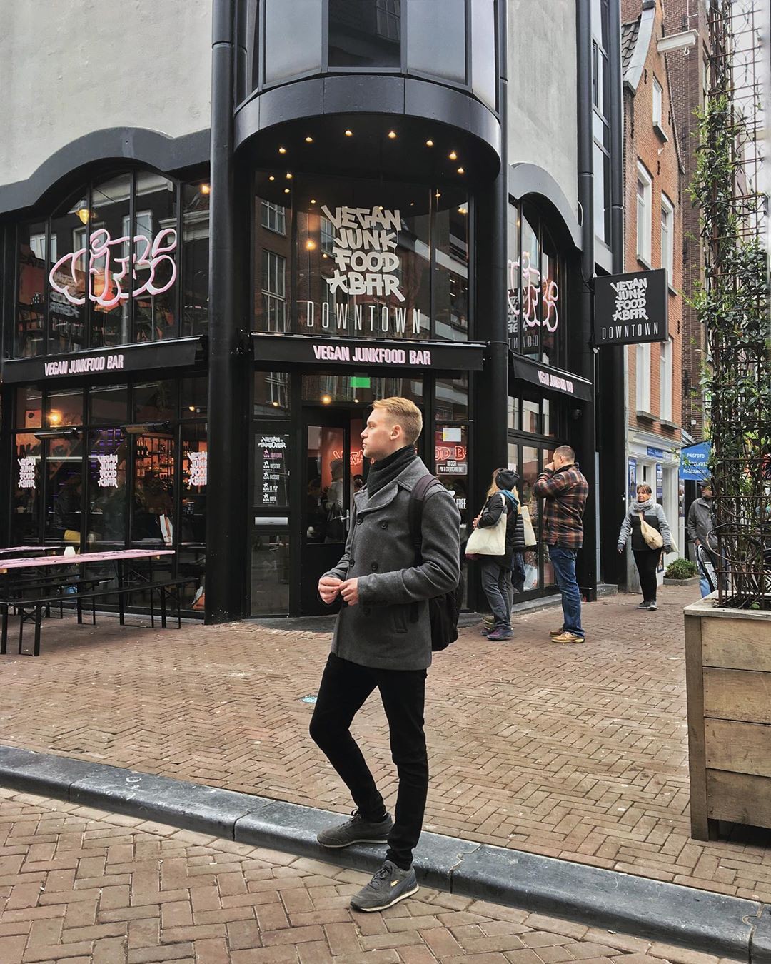 “Chịu thương chịu khó” như Minh Hằng: Lặn lội sang Amsterdam để… ăn và ăn, xếp hàng dài cả trăm người cũng đợi bằng được! - Ảnh 20. “Chịu thương chịu khó” như Minh Hằng: Lặn lội sang Amsterdam để… ăn và ăn, xếp hàng dài cả trăm người cũng đợi bằng được! - Ảnh 20.