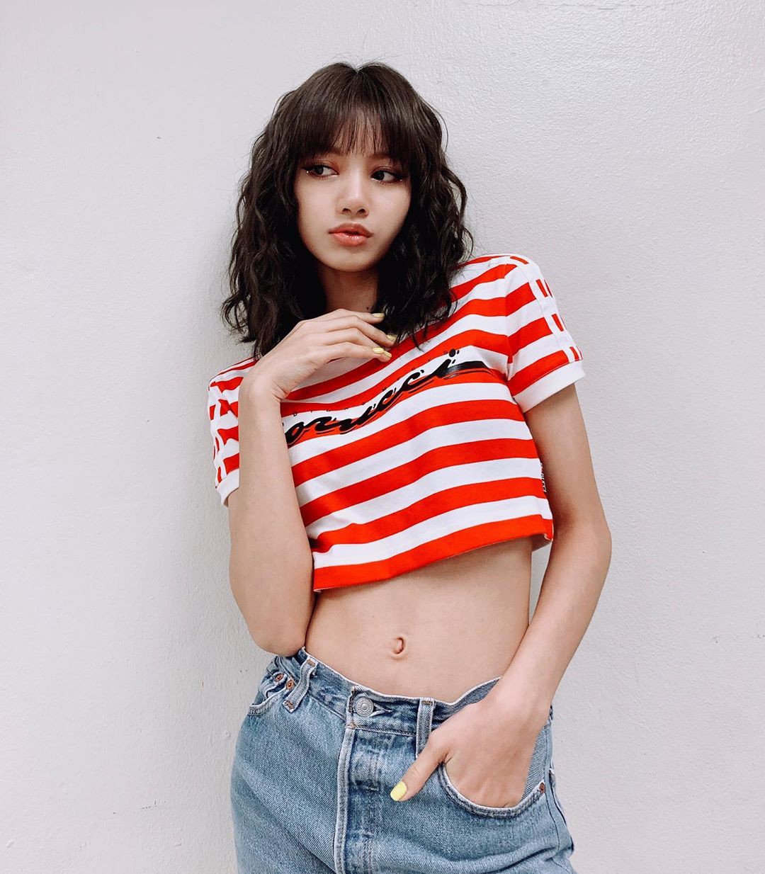 Lisa BLACKPINK lại khiến netizen mất máu với ảnh triệu like Để tóc đen thôi mà sexy gấp bội