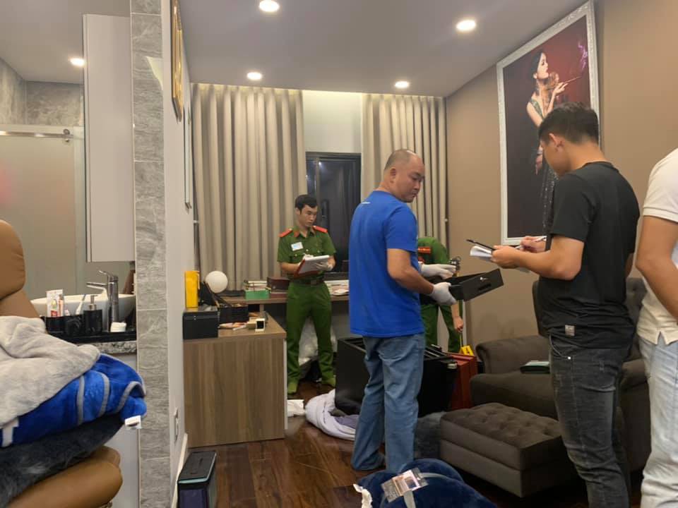 Cận cảnh khám nghiệm hiện trường vụ trộm hơn 5 tỷ đồng trong căn biệt thự của ca sĩ Nhật Kim Anh - Ảnh 5. Cận cảnh khám nghiệm hiện trường vụ trộm hơn 5 tỷ đồng trong căn biệt thự của ca sĩ Nhật Kim Anh - Ảnh 5.