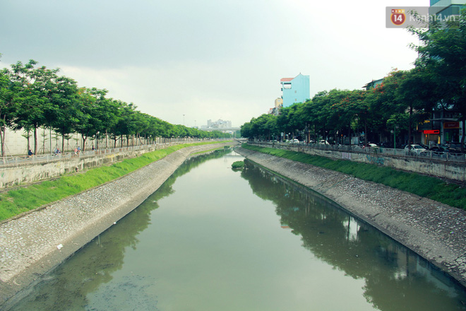 Nhìn lại 2 tháng thăng trầm xử lý sông Tô Lịch: Nước vẫn đen, sông vẫn bẩn - Ảnh 27.