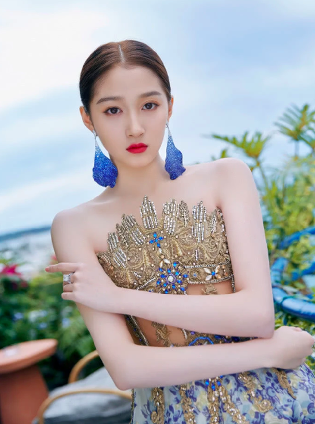 Mỹ nhân Cbiz từng gây sốt Cannes đốn tim fan bằng loạt ảnh áo cưới, fan kêu gào đòi Luhan nhanh chóng lấy vợ - Ảnh 9. Mỹ nhân Cbiz từng gây sốt Cannes đốn tim fan bằng loạt ảnh áo cưới, fan kêu gào đòi Luhan nhanh chóng lấy vợ - Ảnh 9.