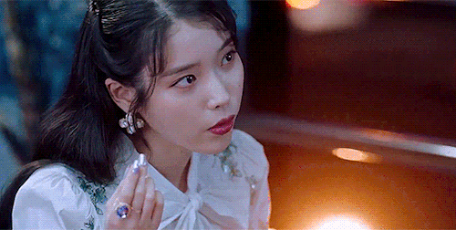 1001 tính xấu của IU ở Hotel Del Luna: Làm sếp thì dở mà cà khịa người ta thì tuyệt đỉnh! - Ảnh 6. 1001 tính xấu của IU ở Hotel Del Luna: Làm sếp thì dở mà cà khịa người ta thì tuyệt đỉnh! - Ảnh 6.