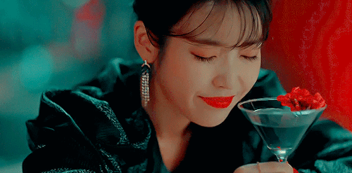 1001 tính xấu của IU ở Hotel Del Luna: Làm sếp thì dở mà cà khịa người ta thì tuyệt đỉnh! - Ảnh 4. 1001 tính xấu của IU ở Hotel Del Luna: Làm sếp thì dở mà cà khịa người ta thì tuyệt đỉnh! - Ảnh 4.