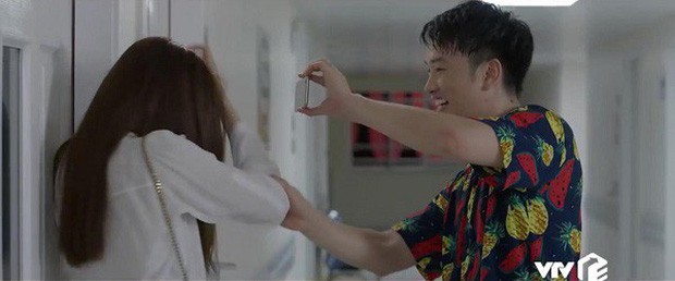 5 điều vô lí ở Hoa Hồng Trên Ngực Trái: Thái ăn vụng còn chì chiết vợ, Bảo sống tốt lại chuyên bị cắm sừng? - Ảnh 11. 5 điều vô lí ở Hoa Hồng Trên Ngực Trái: Thái ăn vụng còn chì chiết vợ, Bảo sống tốt lại chuyên bị cắm sừng? - Ảnh 11.