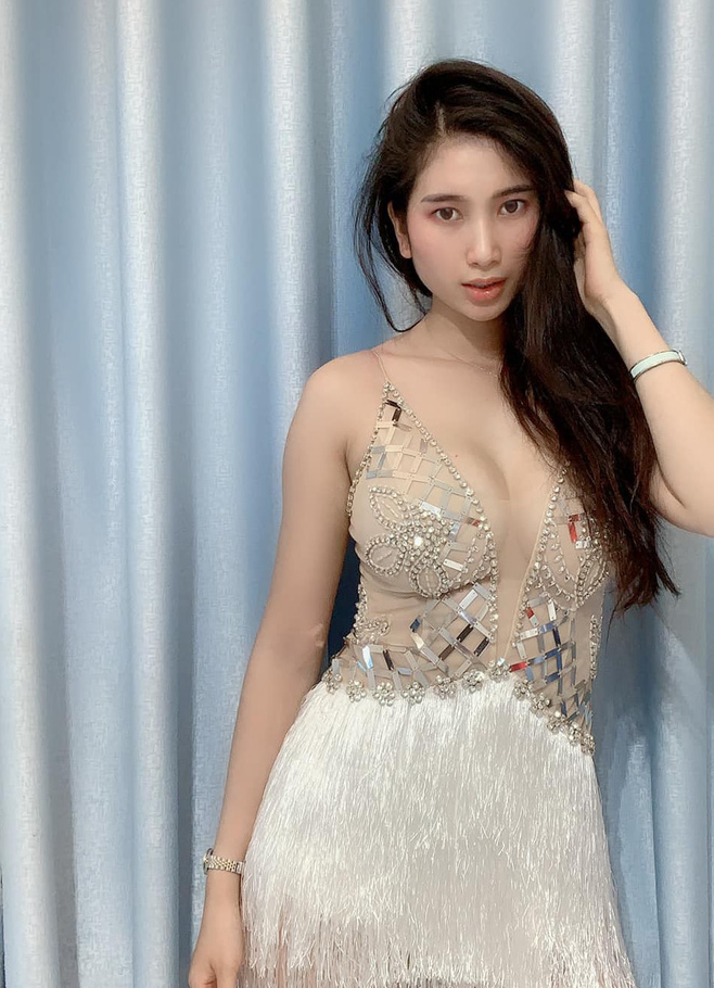 Thêm 1 cô gái đòi đi du lịch Châu Âu trong show hẹn hò, nhan sắc đời thường khiến nhiều chàng trai muốn chinh phục! - Ảnh 7. Thêm 1 cô gái đòi đi du lịch Châu Âu trong show hẹn hò, nhan sắc đời thường khiến nhiều chàng trai muốn chinh phục! - Ảnh 7.