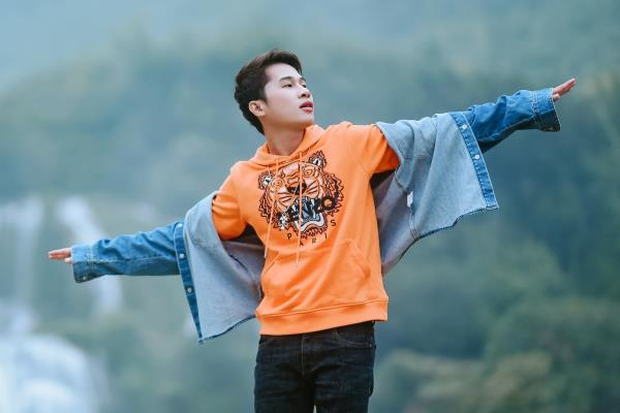 Jack bất ngờ lộ diện với đôi mắt đỏ au, gương mặt gầy đi trông thấy vì gỉảm tới hơn 6kg sau scandal - Ảnh 5. Jack bất ngờ lộ diện với đôi mắt đỏ au, gương mặt gầy đi trông thấy vì gỉảm tới hơn 6kg sau scandal - Ảnh 5.