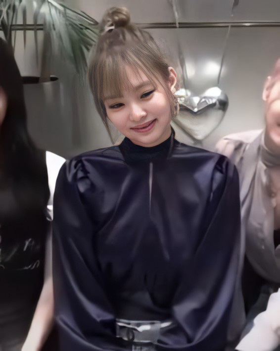 Cuối cùng Jennie (BLACKPINK) đã xuất hiện với tóc mái ngắn gây bão toàn cầu, lần này là thật hay vẫn giả trân? - Ảnh 4. Cuối cùng Jennie (BLACKPINK) đã xuất hiện với tóc mái ngắn gây bão toàn cầu, lần này là thật hay vẫn giả trân? - Ảnh 4.
