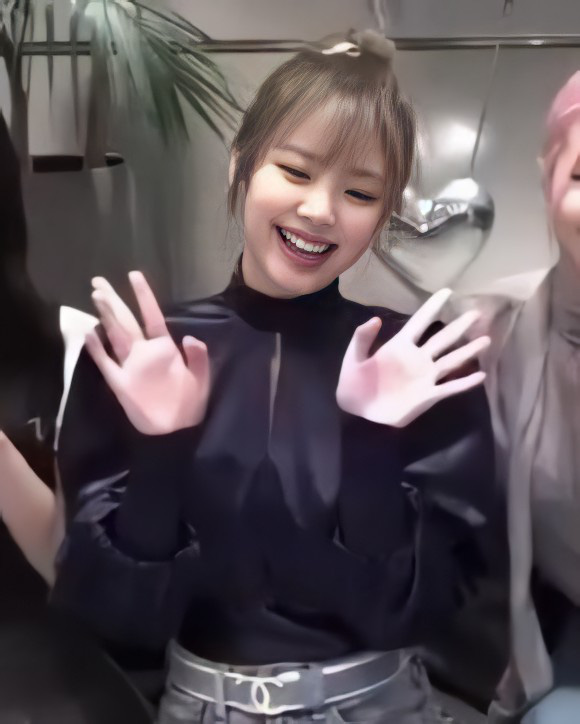 Cuối cùng Jennie (BLACKPINK) đã xuất hiện với tóc mái ngắn gây bão toàn cầu, lần này là thật hay vẫn giả trân? - Ảnh 3. Cuối cùng Jennie (BLACKPINK) đã xuất hiện với tóc mái ngắn gây bão toàn cầu, lần này là thật hay vẫn giả trân? - Ảnh 3.