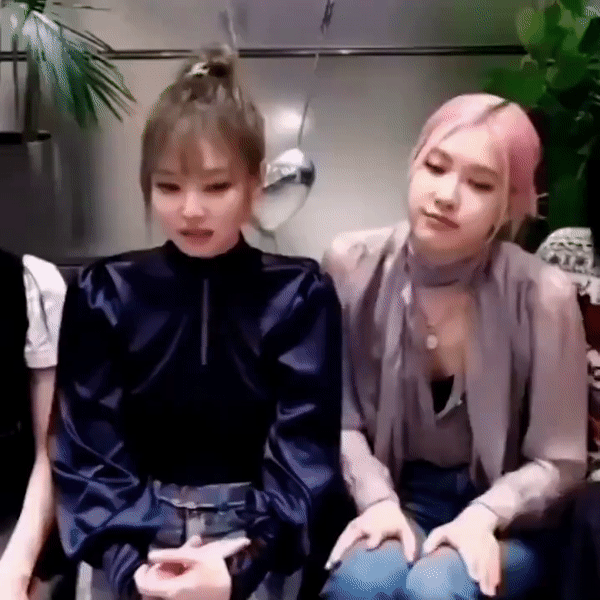 Cuối cùng Jennie (BLACKPINK) đã xuất hiện với tóc mái ngắn gây bão toàn cầu, lần này là thật hay vẫn giả trân? - Ảnh 6. Cuối cùng Jennie (BLACKPINK) đã xuất hiện với tóc mái ngắn gây bão toàn cầu, lần này là thật hay vẫn giả trân? - Ảnh 6.