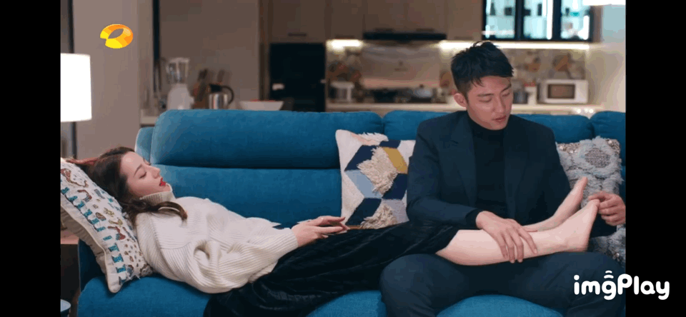 Thêm bằng chứng Địch Lệ Nhiệt Ba hẹn hò bad boy vũ phu Hoàng Cảnh Du: Ôm eo, sờ tóc, tình thế này biết chối ra sao? - Ảnh 5. Thêm bằng chứng Địch Lệ Nhiệt Ba hẹn hò bad boy vũ phu Hoàng Cảnh Du: Ôm eo, sờ tóc, tình thế này biết chối ra sao? - Ảnh 5.