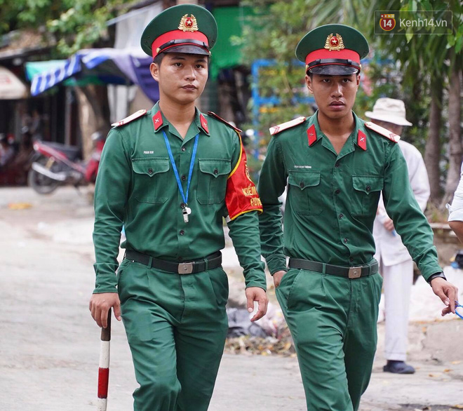 Sạt lở thủy điện Rào Trăng 3: Đưa 7 thi thể cán bộ chiến sĩ ra ngoài, huy động xe chiếu sáng công suất lớn hỗ trợ việc tìm kiếm - Ảnh 3.