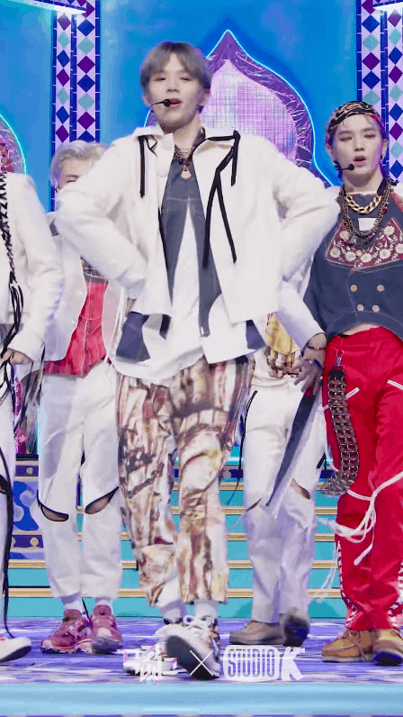Idol được SM cho debut chỉ sau 3 tháng thực tập: Khả năng nhảy siêu ấn tượng, giật luôn vị trí center của Taeyong - Ảnh 2. Idol được SM cho debut chỉ sau 3 tháng thực tập: Khả năng nhảy siêu ấn tượng, giật luôn vị trí center của Taeyong - Ảnh 2.