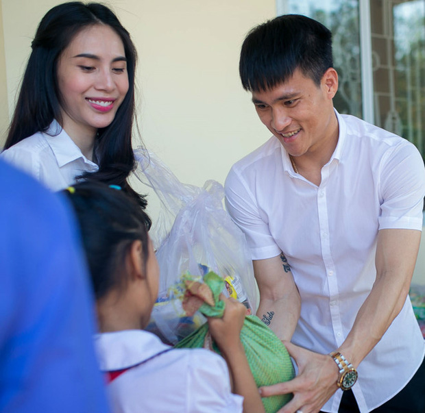 Clip mẹ chồng kể chuyện yêu chiều Thủy Tiên hết nấc, gọi con dâu là thần tượng hot trở lại - Ảnh 5. Clip mẹ chồng kể chuyện yêu chiều Thủy Tiên hết nấc, gọi con dâu là thần tượng hot trở lại - Ảnh 5.